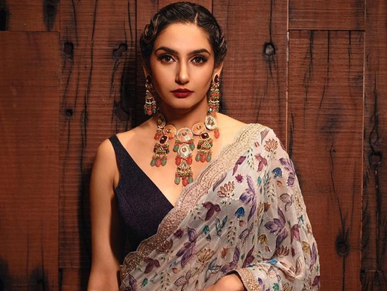 Astonishing Looks Of Ragini Dwivedi